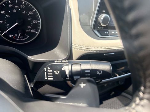 Used 2025 Nissan Rogue SV AWD/4WD image 32