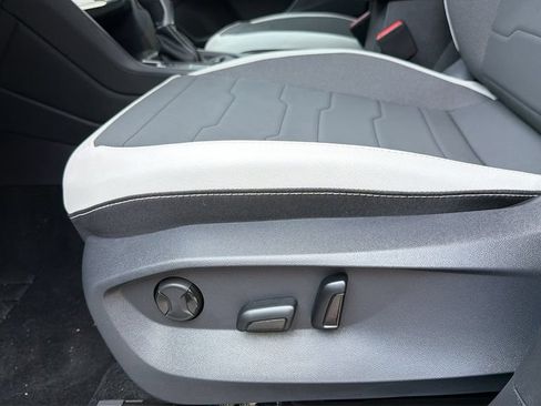 New 2026 Volkswagen Taos SE FWD image 15