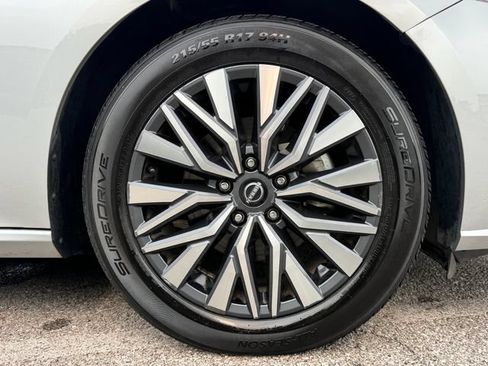Used 2024 Nissan Altima 2.5 SV FWD image 32