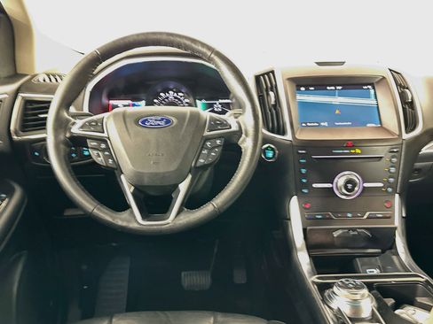 Used 2019 Ford Edge Titanium FWD image 18