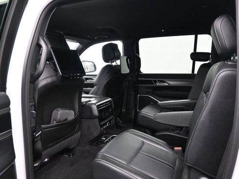 Used 2025 Jeep Wagoneer Series II AWD/4WD image 29
