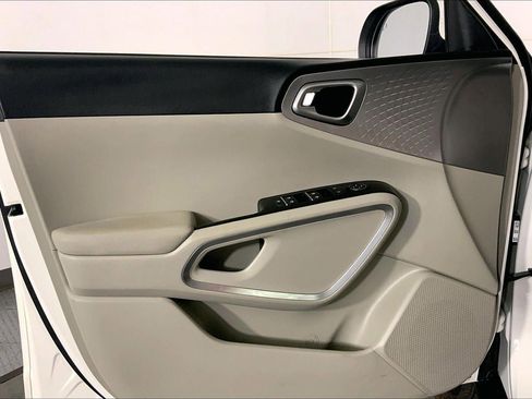Used 2025 Kia Soul LX image 24
