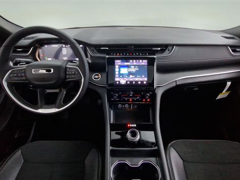 New 2025 Jeep Grand Cherokee L Altitude image 9