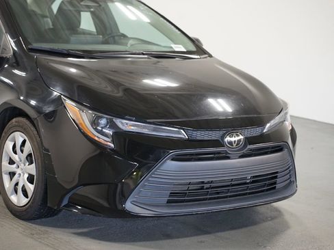 Used 2023 Toyota Corolla LE image 4