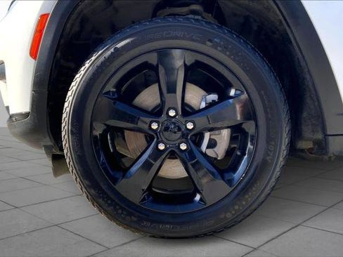 Certified 2023 Jeep Grand Cherokee L Laredo image 11