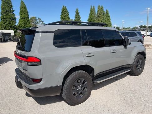 Used 2024 Lexus GX 550 w/ Accessory Package (31) AWD/4WD image 5