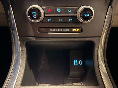 Used 2021 Ford Edge Titanium image 25