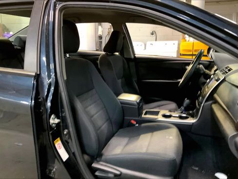 Used 2016 Toyota Camry LE image 8