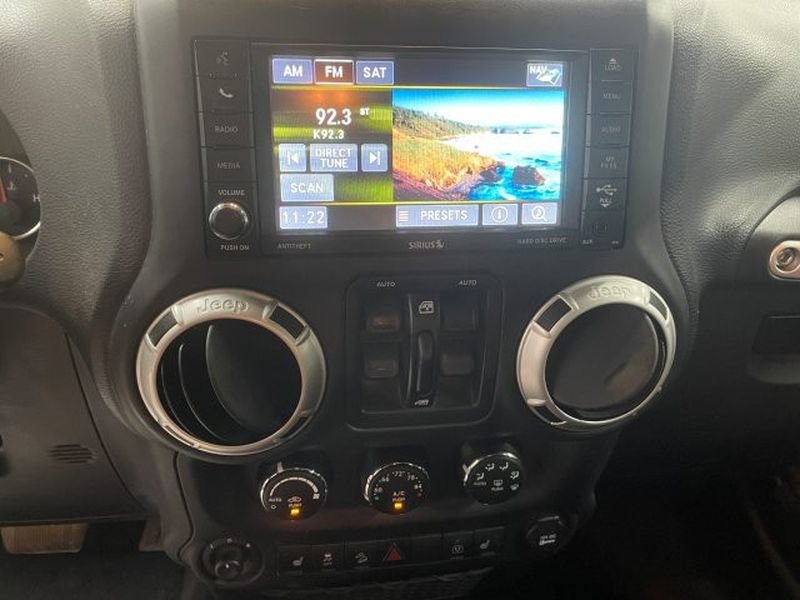 Used 2016 Jeep Wrangler Unlimited Sahara w/ Connectivity Group AWD/4WD image 12