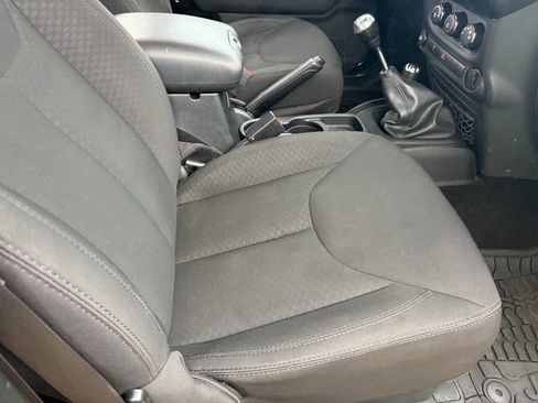 Used 2017 Jeep Wrangler Sport w/ Connectivity Group AWD/4WD image 15