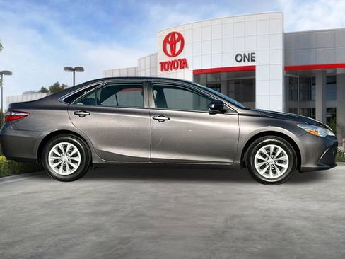 Used 2015 Toyota Camry LE image 3