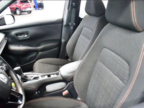Used 2025 Honda HR-V Sport image 9