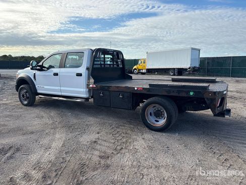 Used 2017 Ford F550 4x4 Crew Cab image 2