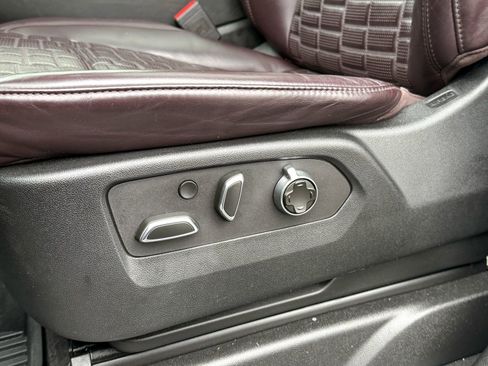 Used 2022 Cadillac Escalade Sport Platinum w/ LPO, ONYX Package image 18