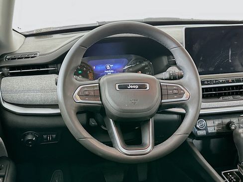 Used 2022 Jeep Compass Latitude FWD image 18