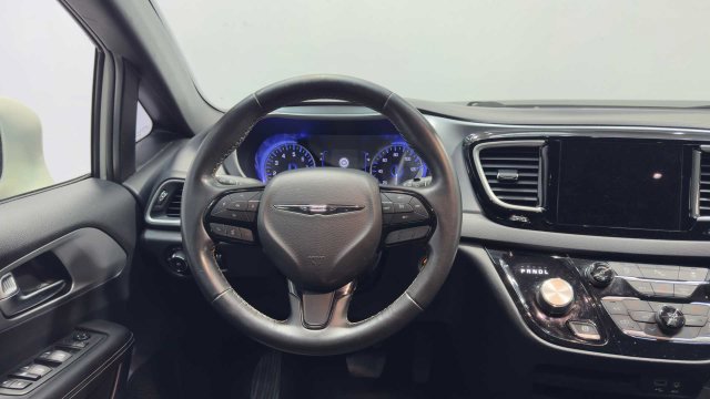 Used 2020 Chrysler Pacifica Touring w/ S Appearance Package FWD image 21