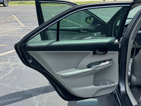 Used 2012 Toyota Camry XLE w/ Convenience Pkg FWD image 17