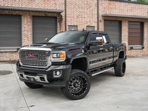 Used 2019 GMC Sierra 3500 Denali w/ Suspension Package, Off-Road AWD/4WD image 2