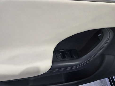 Used 2022 Tesla Model S image 13