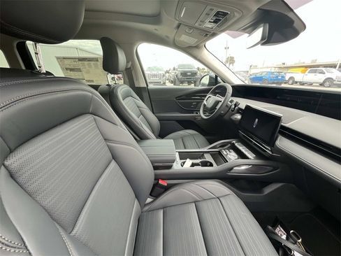 New 2026 Lincoln Nautilus Reserve w/ Jet Appearance Package image 18