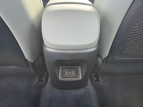 Used 2025 Hyundai Elantra Limited image 29