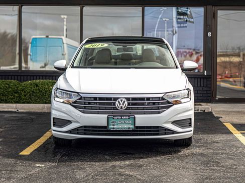 Used 2019 Volkswagen Jetta SE FWD image 2