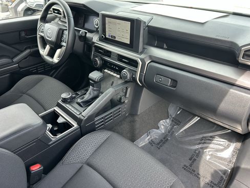 Certified 2026 Toyota 4Runner SR5 AWD/4WD image 9