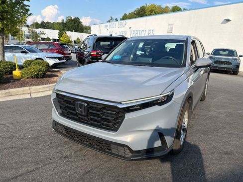 Used 2024 Honda CR-V LX image 4