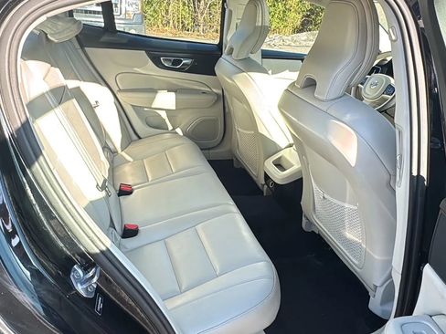 Used 2019 Volvo S60 T5 Momentum w/ Premium Package image 13