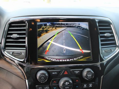 Used 2021 Jeep Grand Cherokee Laredo X image 24