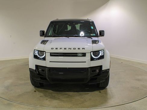 Used 2025 Land Rover Defender 90 X-Dynamic SE AWD/4WD image 8