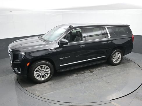 Used 2023 GMC Yukon XL SLT AWD/4WD image 36