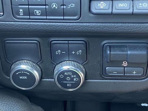 Used 2022 GMC Yukon Denali w/ Advanced Technology Package image 24