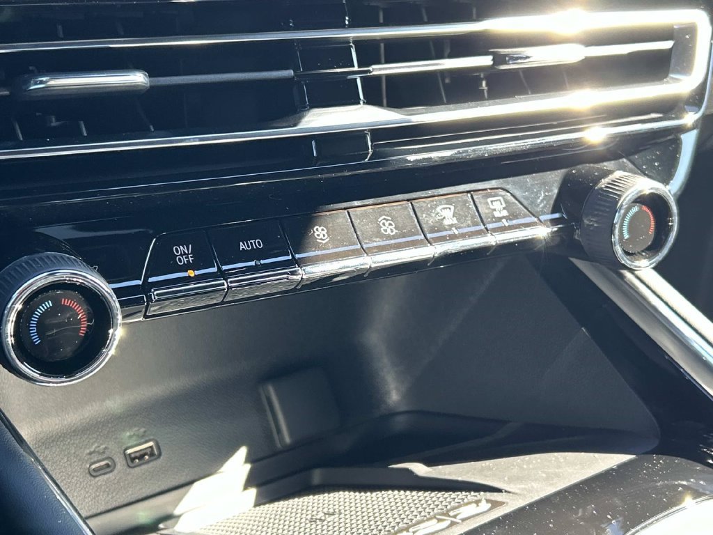 New 2027 Chevrolet Traverse RS FWD image 25
