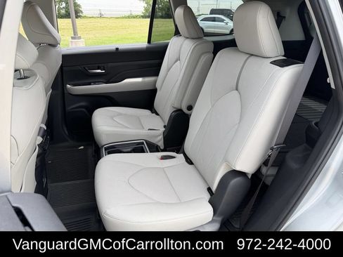 Used 2024 Toyota Grand Highlander AWD image 30