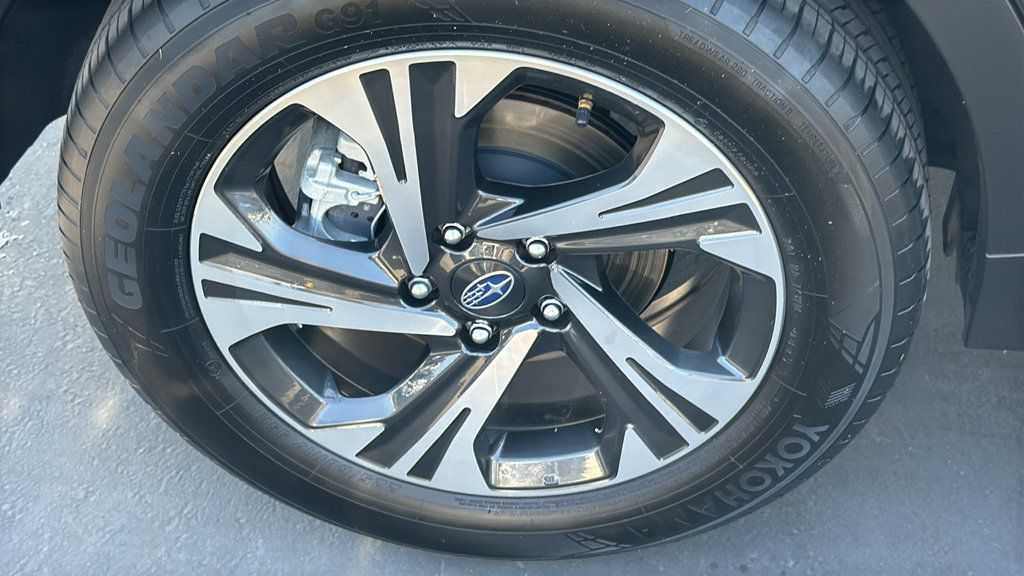 Certified 2025 Subaru Crosstrek 2.5i Premium AWD/4WD image 11