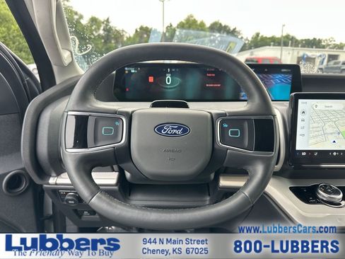 Used 2025 Ford Expedition Active AWD/4WD image 14