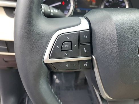 Used 2022 Toyota Highlander XLE FWD image 20