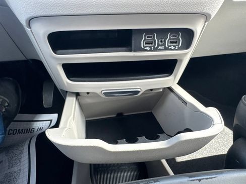 Used 2024 Chrysler Pacifica Touring-L FWD image 37