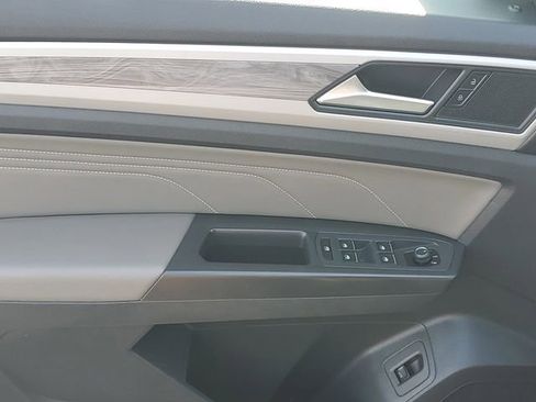 Used 2023 Volkswagen Atlas Cross Sport SE w/ Panoramic Sunroof Package AWD/4WD image 15