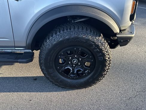 Used 2022 Ford Bronco Wildtrak image 11