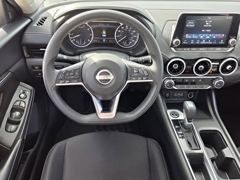 Used 2024 Nissan Sentra SV FWD image 11