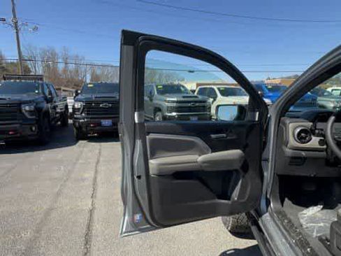 New 2026 Chevrolet Colorado ZR2 w/ Technology Package AWD/4WD image 24