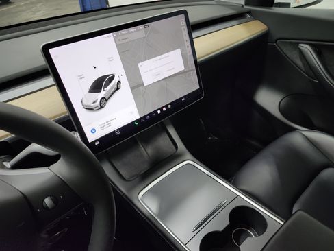 Used 2021 Tesla Model Y Long Range AWD/4WD image 23