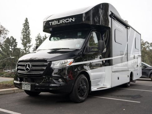 Used 2023 Mercedes-Benz Sprinter 4500 image 1