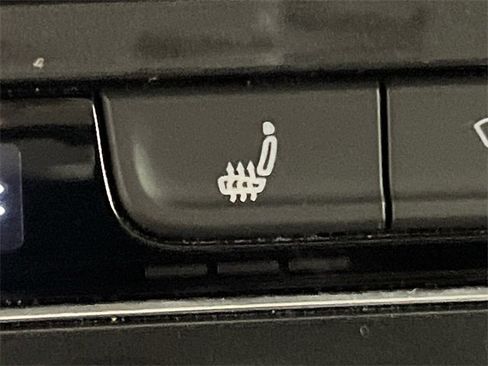 Used 2018 Volkswagen Tiguan SE image 26