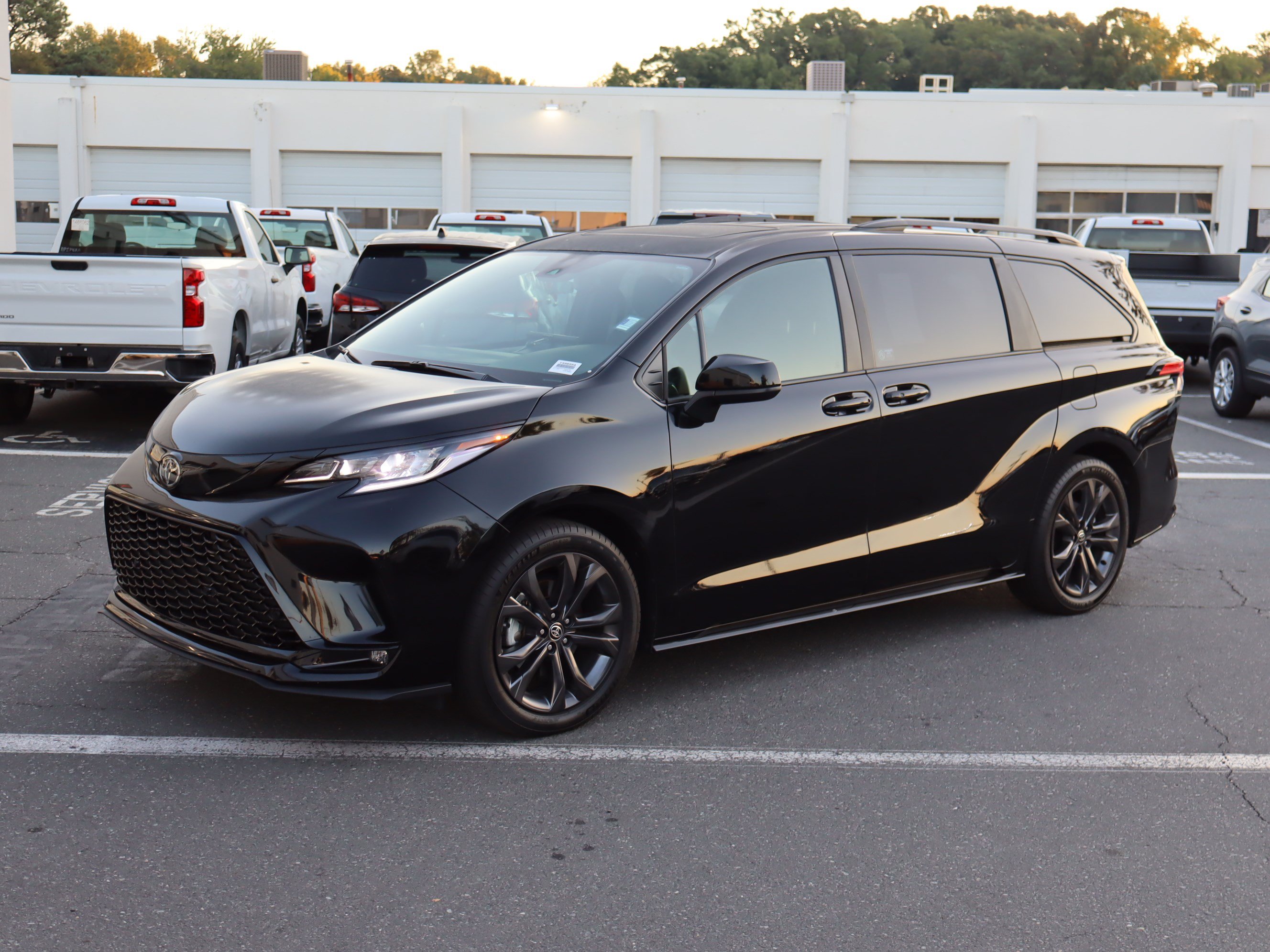 Used 2026 Toyota Sienna XSE FWD image 5