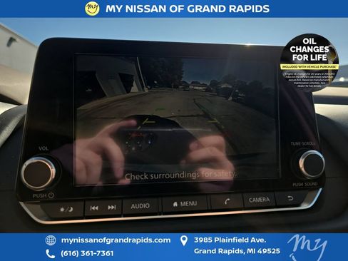 Used 2023 Nissan Rogue S AWD/4WD image 23