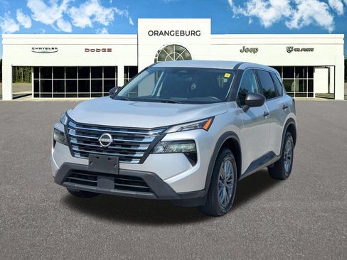 Used 2024 Nissan Rogue S AWD/4WD image 3