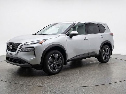 Used 2025 Nissan Rogue SV FWD image 3